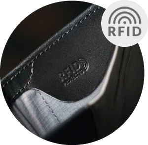 Note Sleeve Walletのスキミング防止モデルにRFIDマークが刻印されている画像
