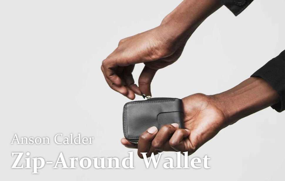 Zip-Around Walletを持つ画像