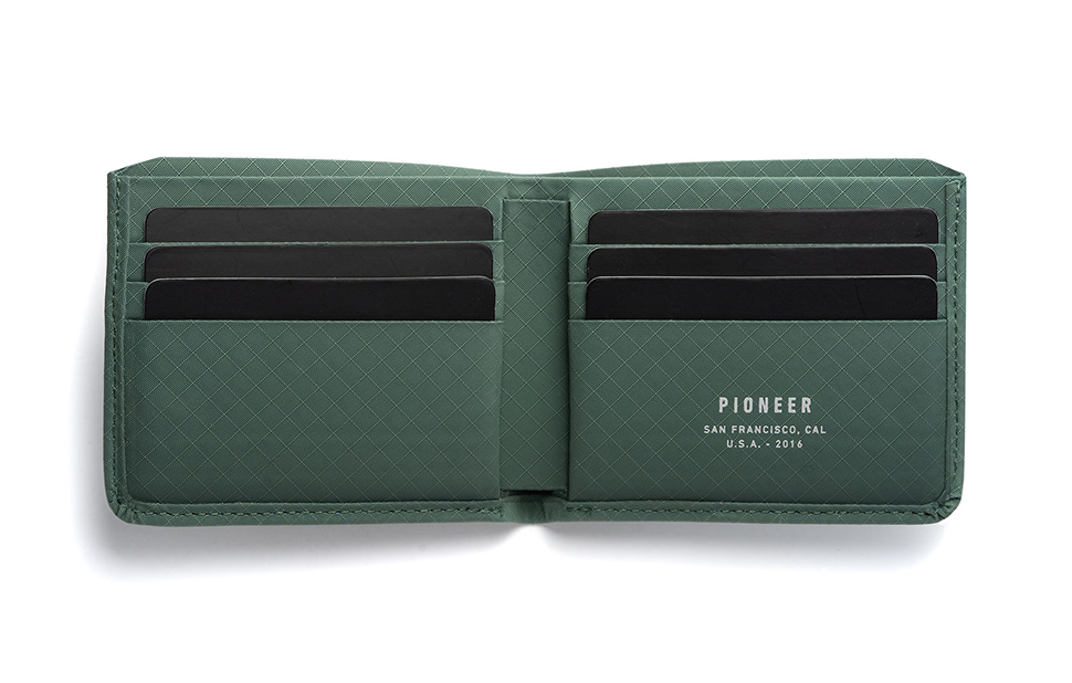 Pioneer Carry Division Billfold Ever Green