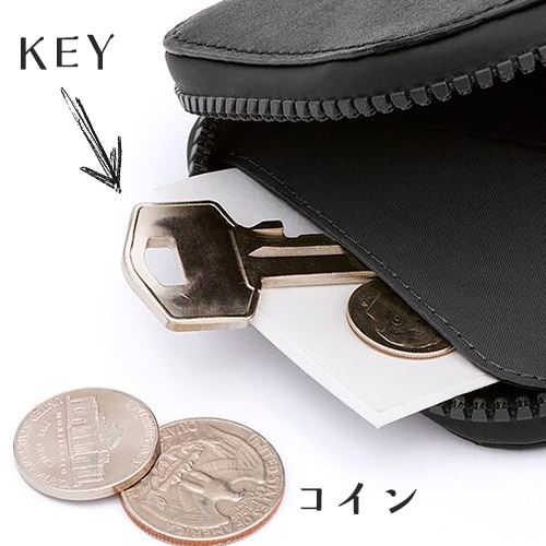 オールコンディションズフォンポケットプラスブラックに鍵と小銭を収納している写真