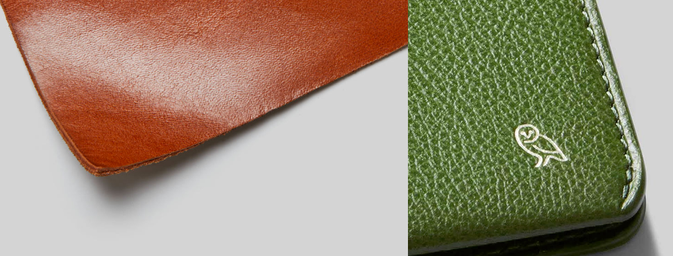 デザイナーエディションに使用している皮革とBellroy Travel Wallet Designers Edition Forestのメタリックエンボスロゴのズーム画像