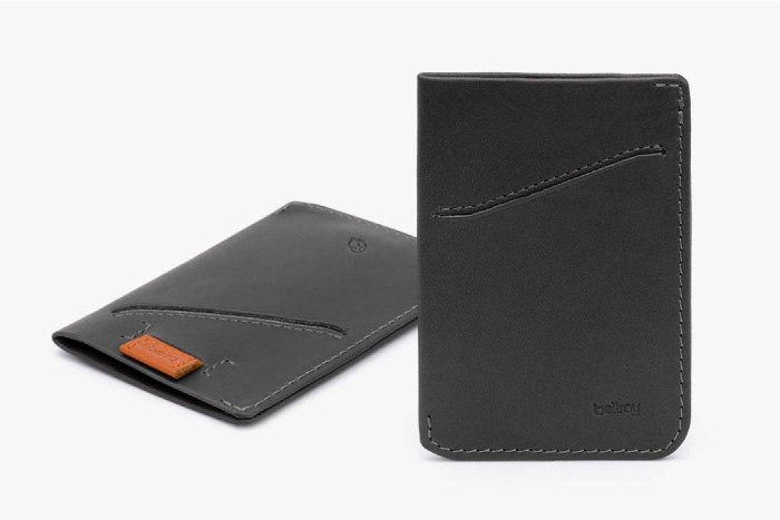 Bellroy the card Sleeve Wallet Chacoalの写真
