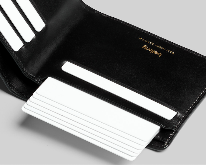 Bellroy Hide & Seek Wallet Designers Edition　Blackのバルクカードスロットにカードを6枚収納