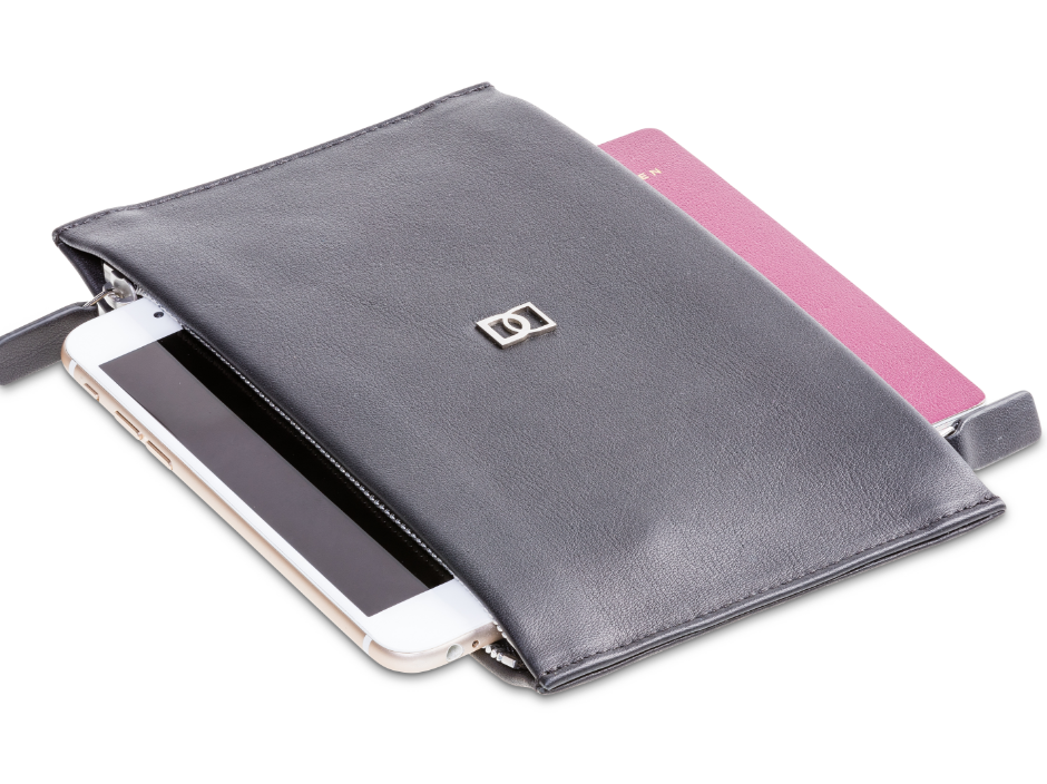 DUN DUO（ダン デュオ）左ポケットにスマートフォン、右ポケットにパスポートを収納