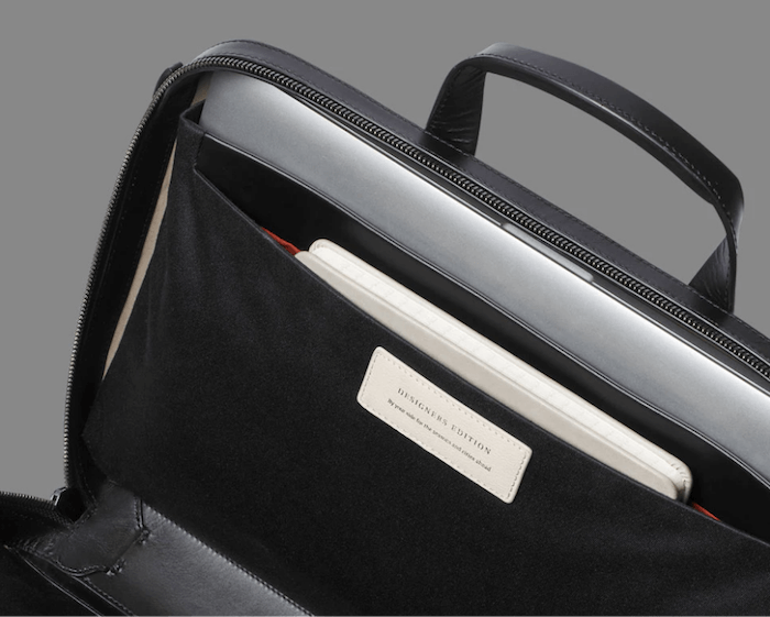 Bellroy Laptop Brief Designers Edition Blackの専用ポケットにノートパソコンと手帳を収納