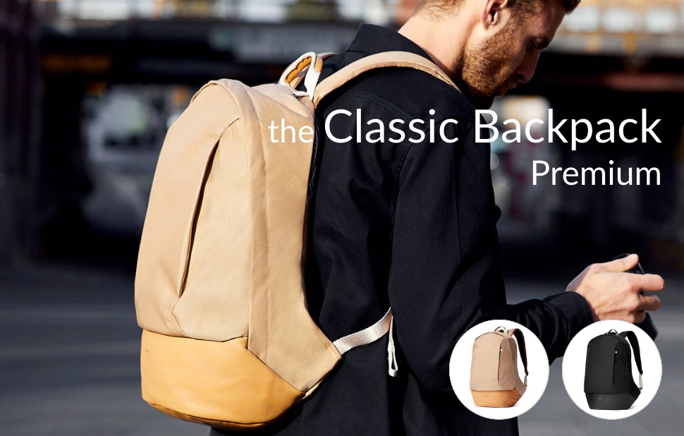 Bellroy Classic Backpack Premium Desert 男性の着用イメージとデザート・ブラックサンドのサムネイル
